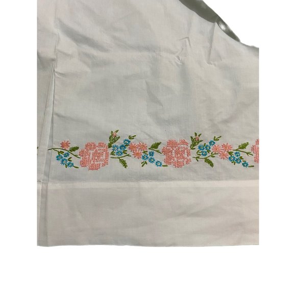 Vintage embroidered floral full flat sheet & pillowcases - Picture 2 of 6